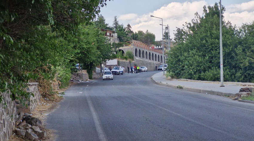 Diyarbakır'da korkunç infaz! Araçla önünü kesip kurşun yağdırdı! - Resim: 3