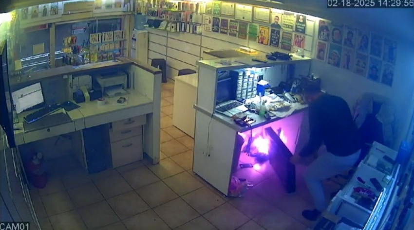 Cep telefonu bataryasının patlama anı kamerada - Resim: 3