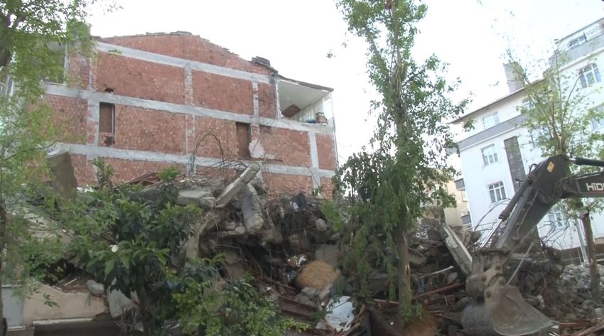 İstanbul'daki yıkımla ortaya çıktı: Meğer bu bina yıllardır duvarsızmış - Resim: 2