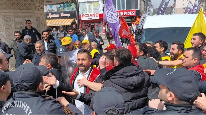 1 Mayıs yürüyüşünde işçiler ile polis arasında arbede - Resim: 2