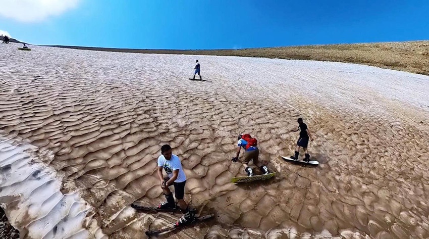 3 bin 200 rakımda kayak ve yüzme keyfi bir arada! - Resim: 4