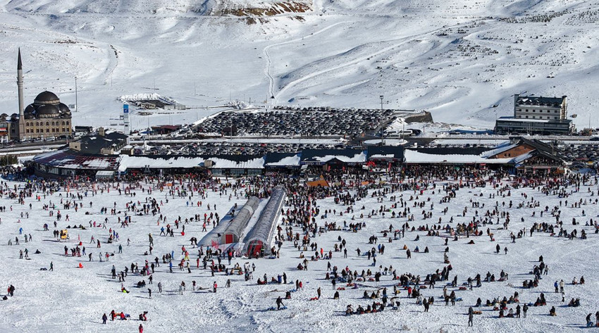 Türkiye'nin beyaz cennetine tatilci akını: 20 günde tam 550 bin kişi geldi - Resim: 3