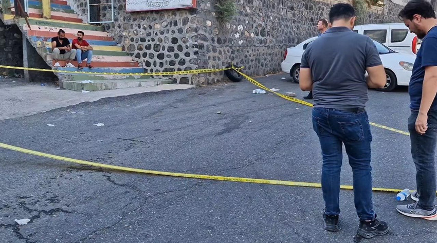 Diyarbakır'da korkunç infaz! Araçla önünü kesip kurşun yağdırdı! - Resim: 4