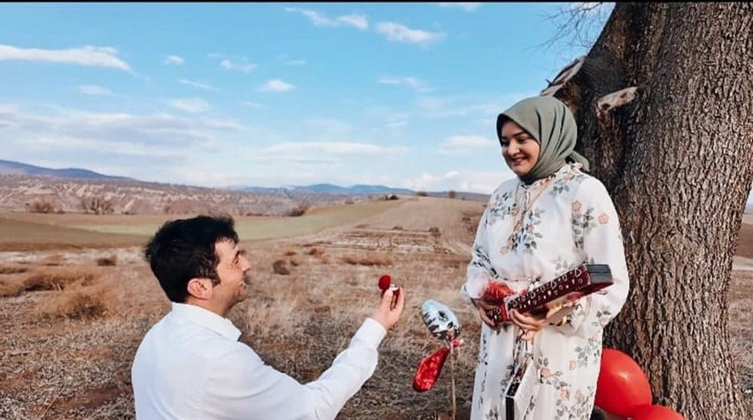 Traktörüyle tarlaya 'Benimle evlenir misin' yazdı - Resim: 1