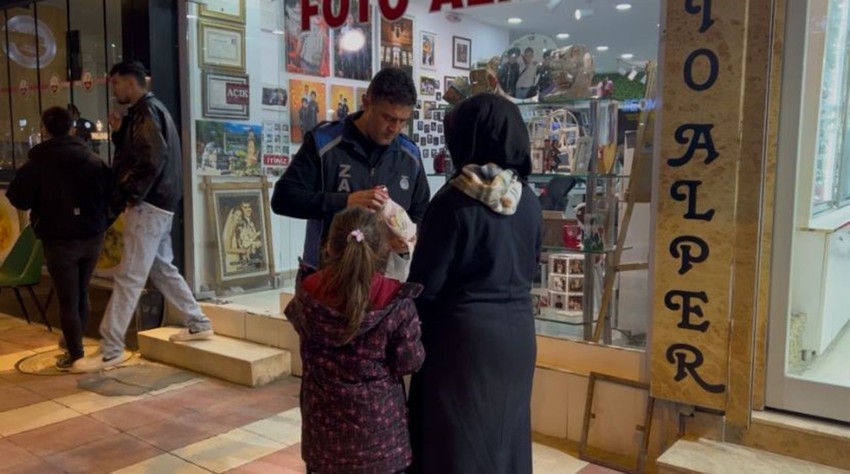 Ramazan dilencilerinin Ramazan pidesi oyunu pes dedirtti - Resim: 1