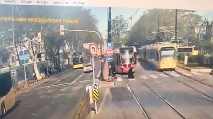 İstanbul'da feci kaza: Tramvayın çarptığı kadın hayatını kaybetti - Resim: 1