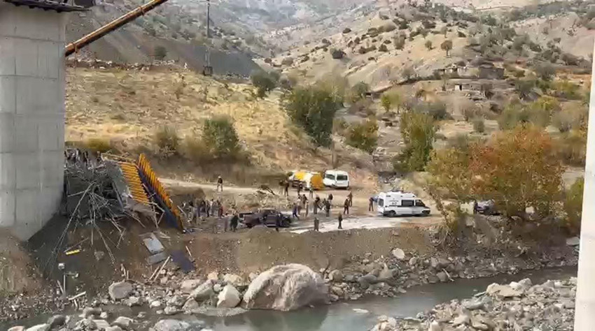 Diyarbakır'da viyadük inşaatında iskele çöktü: Ölü sayısı yükseldi - Resim: 2