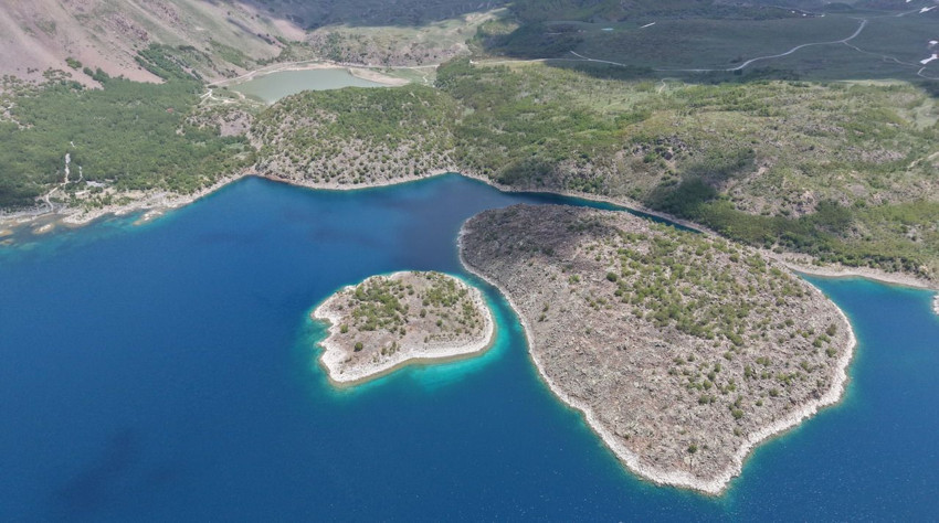 Türkiye'nin eşsiz cennetine turist akını: Buz mağaraları ve buhar bacaları dip dibe - Resim: 4