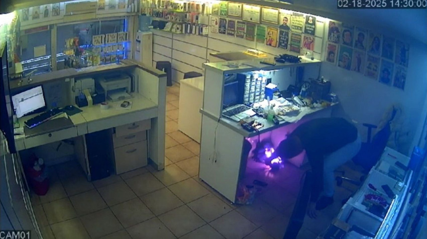 Cep telefonu bataryasının patlama anı kamerada - Resim: 2