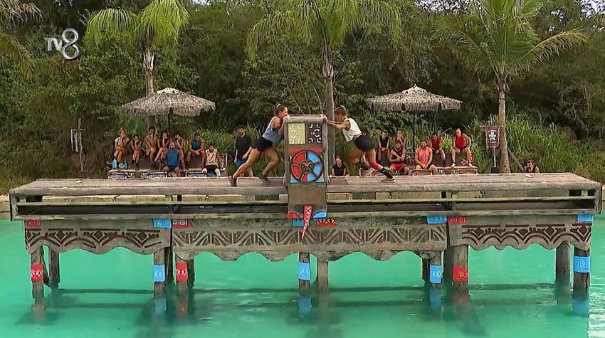 Survivor'da Tuğba ve Elif yarışırken yürekler ağızlara geldi! - Resim: 1