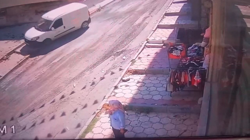 Yokuş aşağı inerken freni patlayan aracın sürücüsü kendini araçtan attı - Resim: 2
