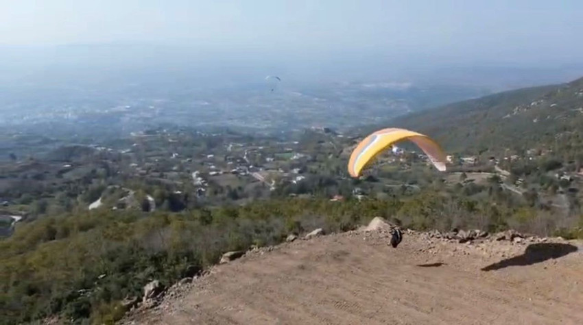 Yamaç paraşütü yapan paraşütçü kayalara çarptı - Resim: 4