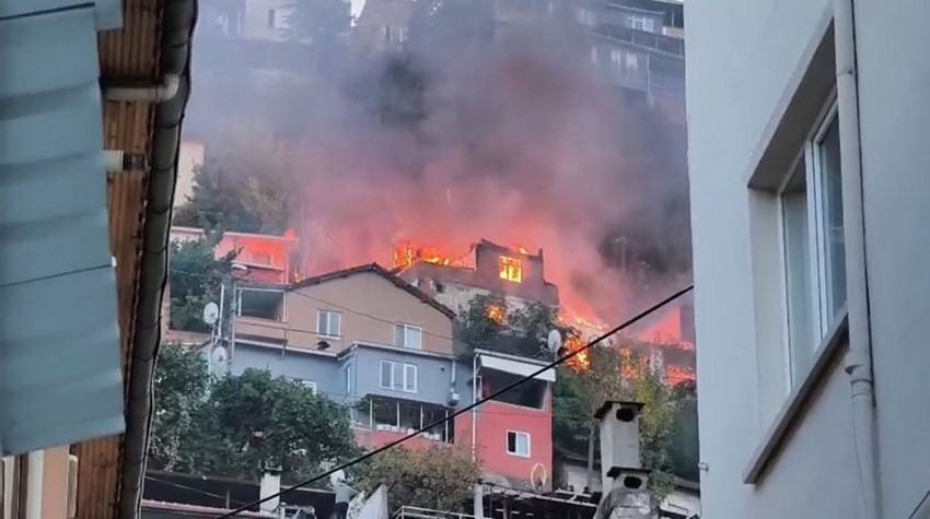Bursa'da kabus gecesi: 4 ev birden yandı, 1 kişi yaşamını yitirdi - Resim: 1