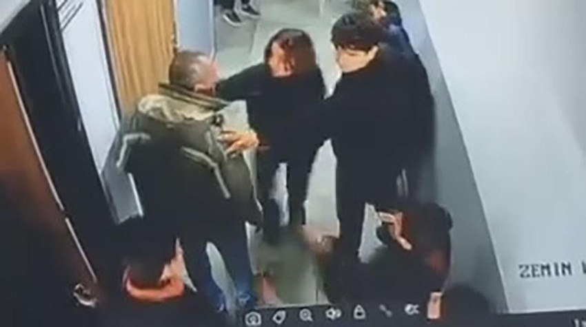 Van'da ilkokulda akılalmaz olay: Çocuğuna kar topu atan öğrenciyi dövdü - Resim: 2