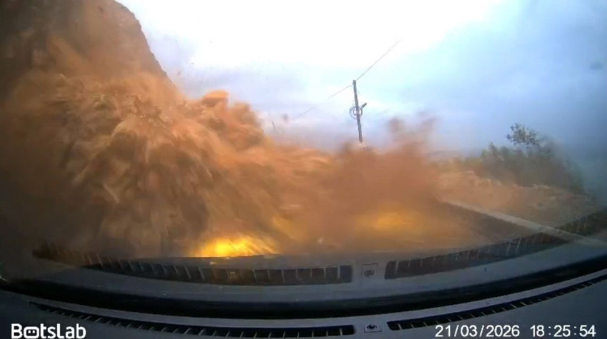 Mersin-Antalya yolunda dehşet anları! Bir cipi kağıt gibi ezen heyelan araç kamerasında - Resim: 2