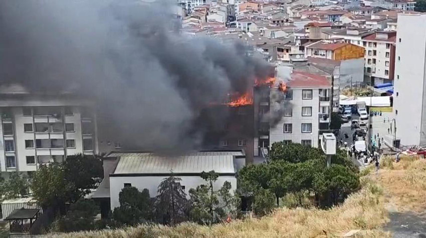 İstanbul'da 5 katlı binada korkutan yangın: Alevler 3 binaya daha sıçradı! - Resim: 4