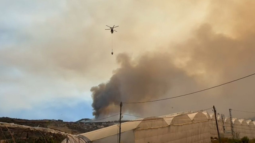 Alanya'da alevlerin yeniden büyüdüğü orman yangınında yerleşim yerleri tehdit altında - Resim: 1