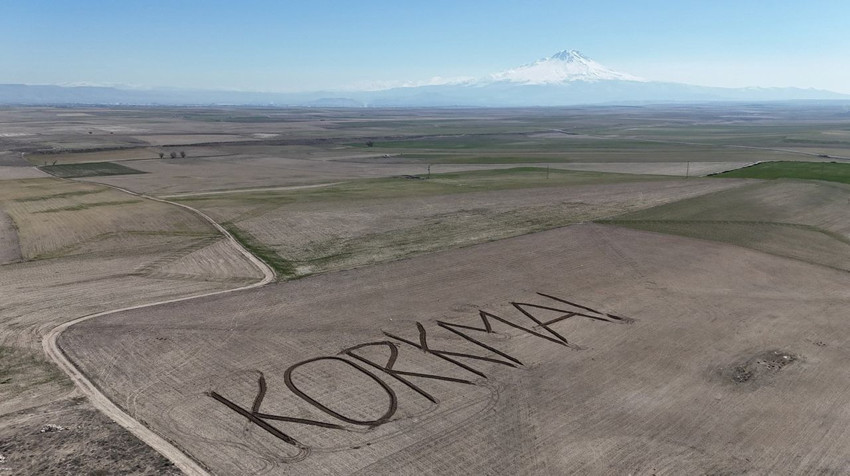 Aksaraylı çiftçiden duygulandıran adım: Tarlasını tuval gibi kullanıp Korkma yazdı! - Resim: 2