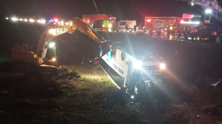 Malatya’da otobüs kazası: 3 ölü, 41 yaralı var... Kaza anı saniye saniye kamerada... - Resim: 2