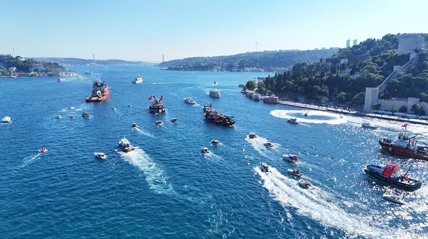 İstanbul Boğazı'nda 253 teknelik dev kortej - Resim: 4