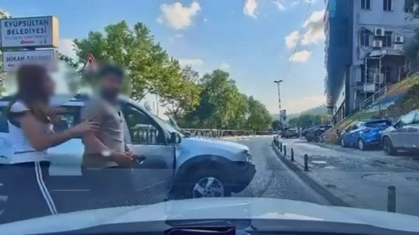 Trafik magandası kamerada! Tartıştığı sürücünün önünü kesip, ''kafanı keserim'' diye tehdit etti! - Resim: 4