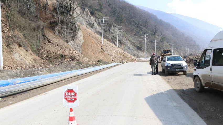 Düzce'de heyelan kabusu: 4 köy ve 2 mahallenin yolu trafiğe kapandı - Resim: 4
