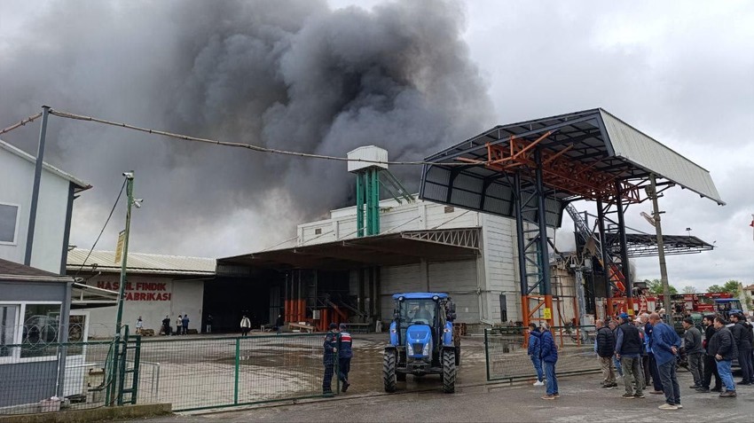 Sakarya'da fabrika yangını: Dumanlar her yerden görülüyor - Resim: 1