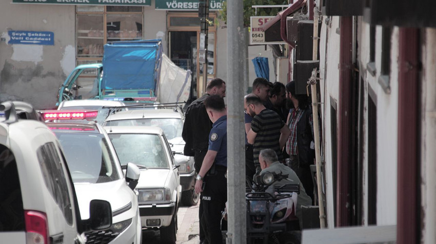 Şüpheli evdeki onlarca metrelik tünel çıktı, Polis de ne yapacağını şaşırdı! - Resim: 4