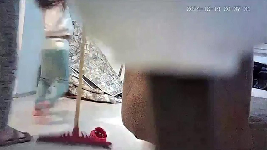 4 yaşındaki minik kıza anne şiddeti gizli kamerada - Resim: 1