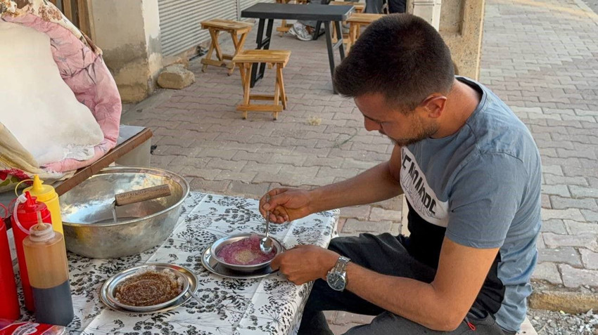 Dağlardan bedavaya toplayıp, tatlandırıyor, tabağını 50 TL'den satıyor... Hem de Adana'da - Resim: 1