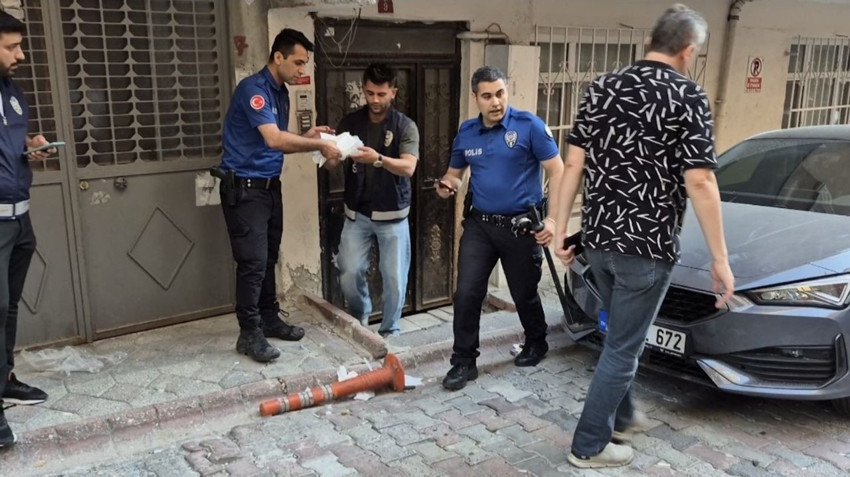 İstanbul'da eli bıçaklı psikopat alarmı: Polislere saldırıp sokak sokak kaçtı - Resim: 2