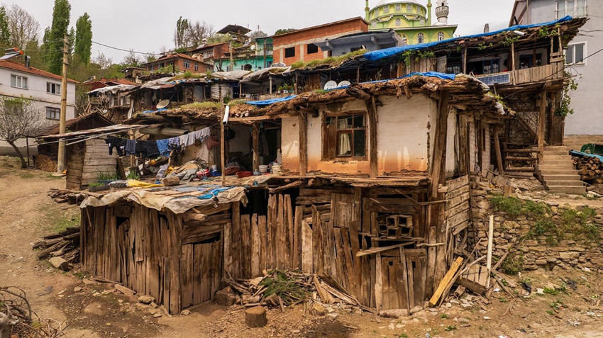 Manisa'daki büyük yangından kurtulmuştu... Yüzlerce kişi tek çatı altında yaşıyor - Resim: 3