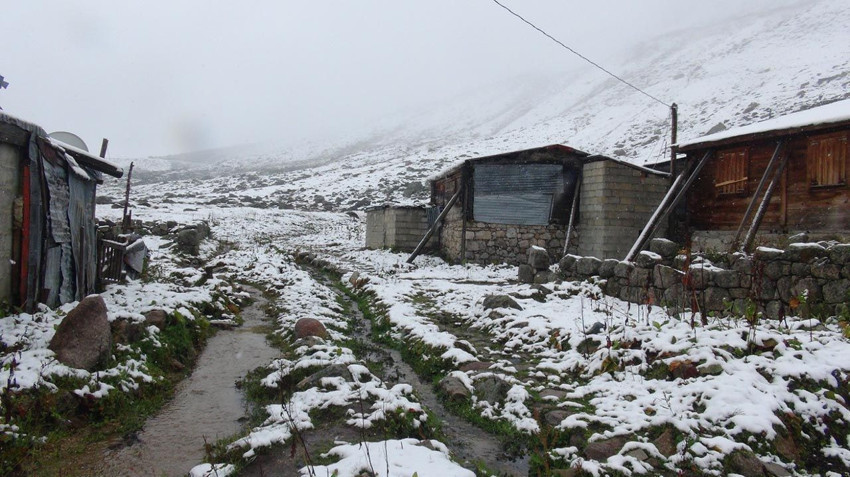 Eylül ayında lapa lapa kar sürprizi! Kar kalınlığı 15 santimi buldu - Resim: 4
