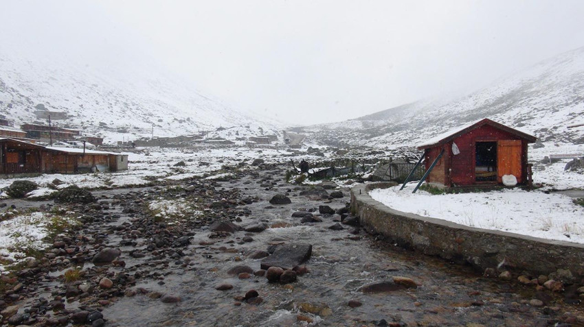 Eylül ayında lapa lapa kar sürprizi! Kar kalınlığı 15 santimi buldu - Resim: 1