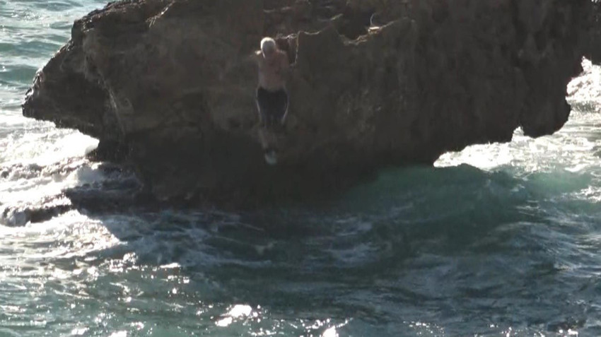 Deniz yükselince dalgaların ortasında ne yapacağını şaşırdı - Resim: 2