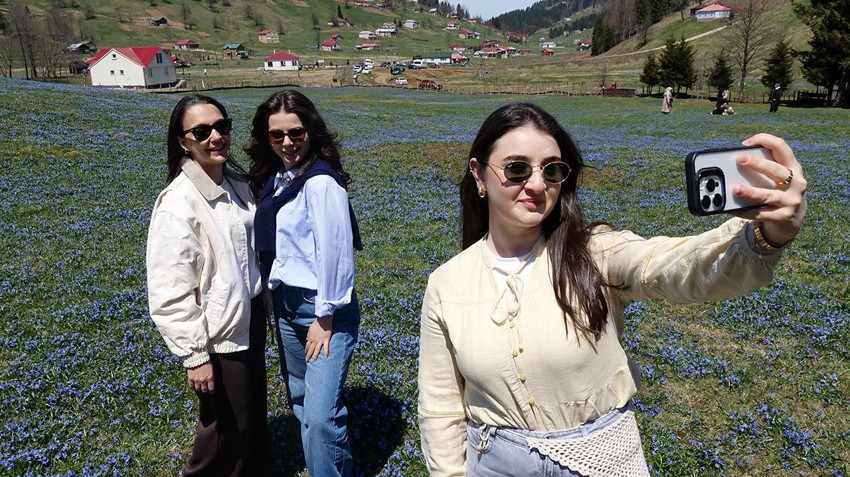 Karadeniz'in mor mucizesi geri döndü... Sadece 3 hafta sürüyor, tüm dünyadan turist akını yaşanıyor! - Resim: 4