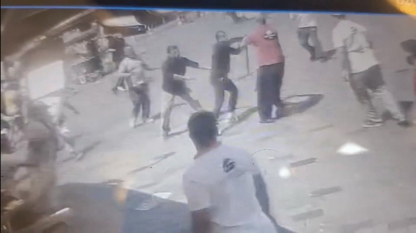 Taksim'de gündüz vakti dehşet: Dönerciden kovulunca şantiyeden kazma alıp esnafa saldırdılar - Resim: 4