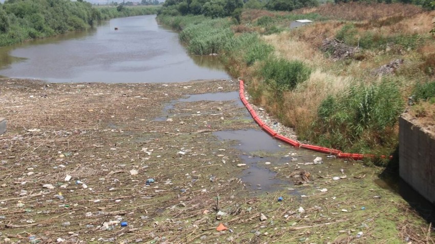 Büyük Menderes Nehri'nde çöplerden artık su görülemiyor - Resim: 1