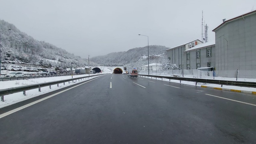 Bolu Dağı Tüneli'nde zincirleme kaza! İstanbul yönü trafiğe kapandı - Resim: 1