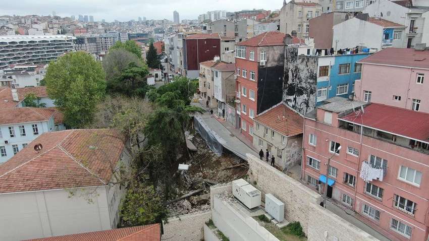 İstanbul'da istinat duvarı çöktü; 3 bina boşaltıldı - Resim: 2