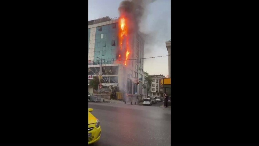 İstanbul'da korkutan yangın: İş merkezi alevlere teslim oldu - Resim: 4