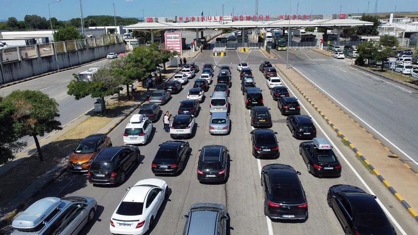 Tatil bitti, akın akın Türkiye'yi terk ediyorlar - Resim: 2