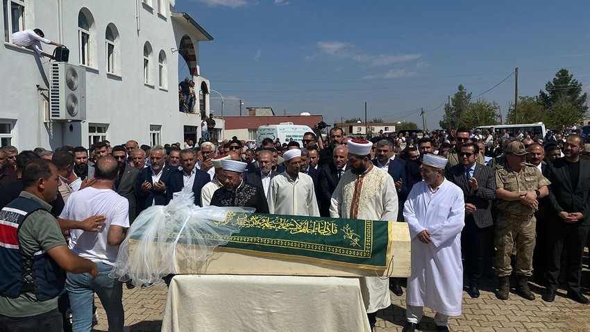 Narin katledildiği köyde toprağa verildi: Bugün okula gidecekti, tabutuna duvak bırakıldı - Resim: 2