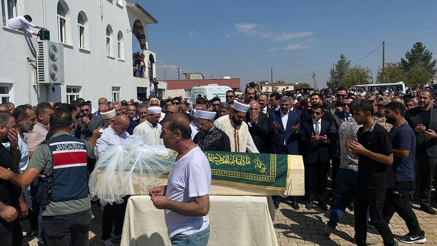 Narin katledildiği köyde toprağa verildi: Bugün okula gidecekti, tabutuna duvak bırakıldı - Resim: 3