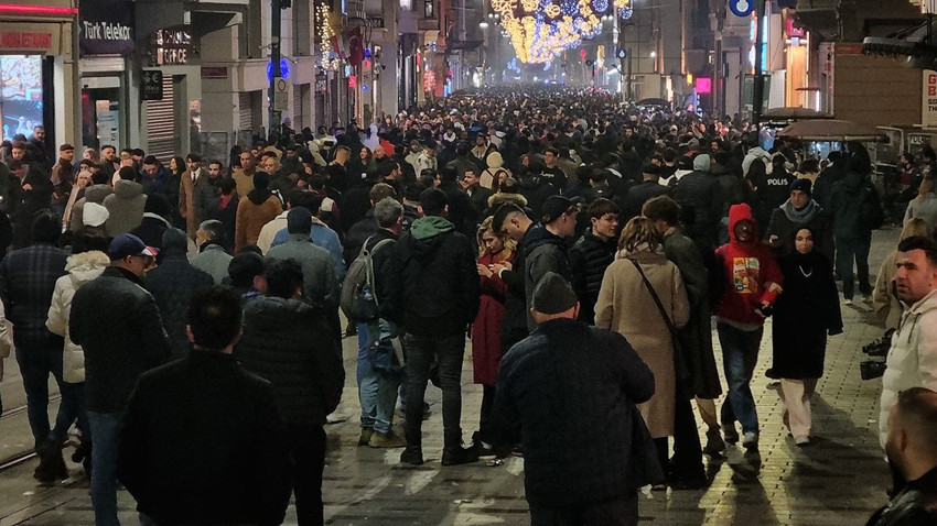 İğne atsan yere düşmez... Yılbaşı yoğunluğu havadan görüntülendi - Resim: 2