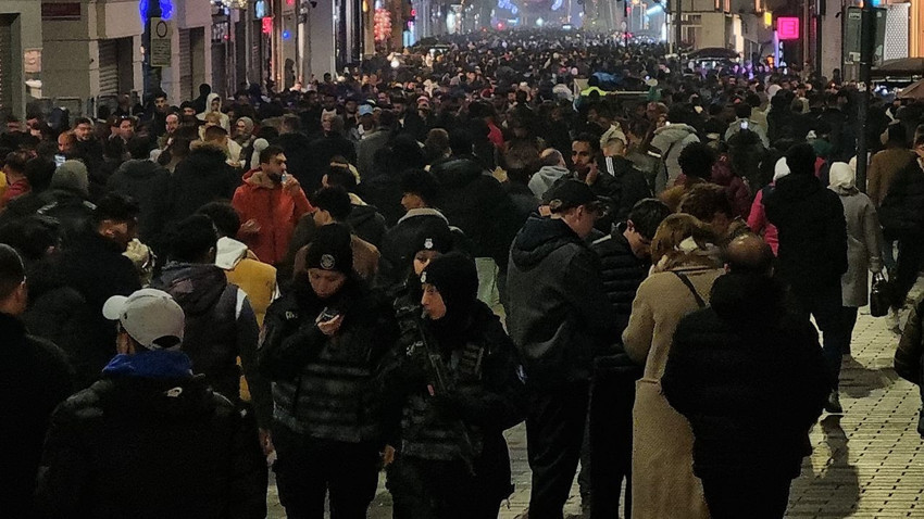 İğne atsan yere düşmez... Yılbaşı yoğunluğu havadan görüntülendi - Resim: 3