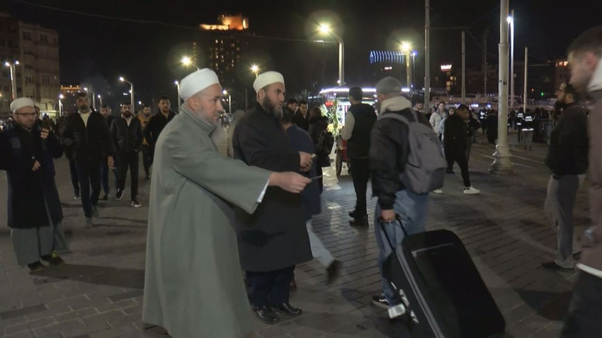 Tebliğciler, yılbaşı gecesi Taksim Meydanı’nda bildiri dağıttı - Resim: 3