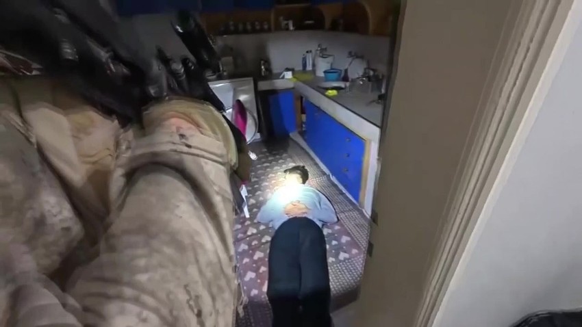Silah kaçakçılarına şafak baskını: Bir cephanelik ele geçirildi - Resim: 3