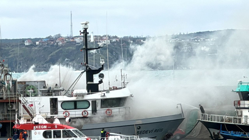 İstanbul'da balıkçı teknesinde yangın - Resim: 1