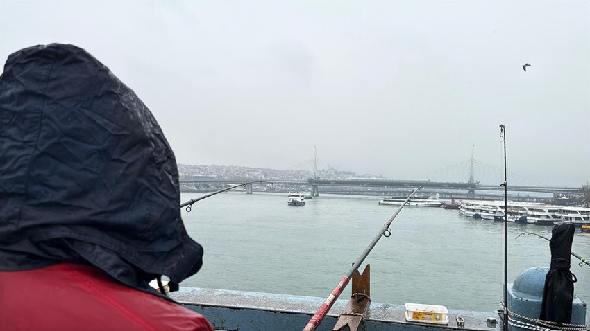 Balık tutkunları kar yağışı dinlemedi - Resim: 4